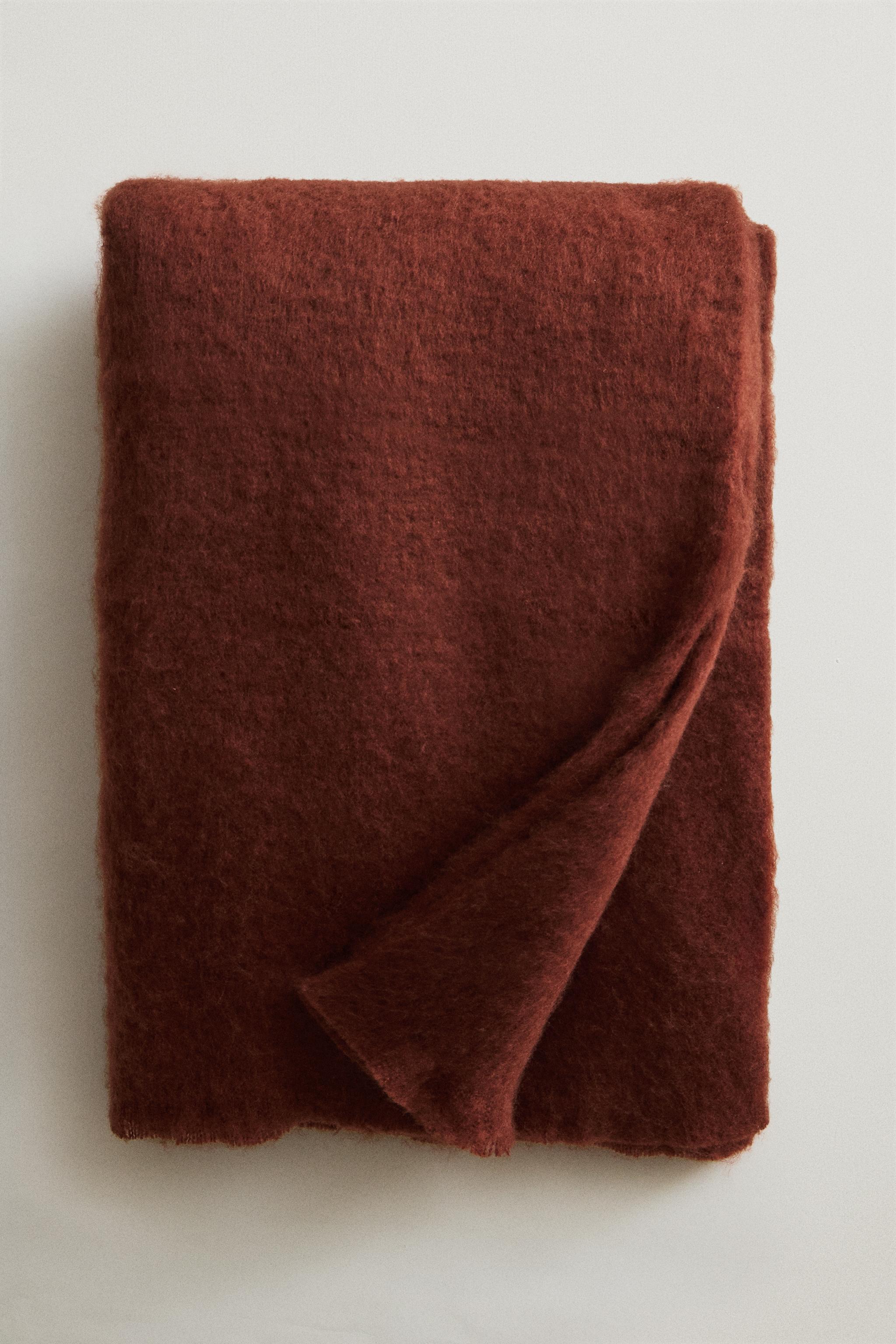 BRUSHED-EFFECT BLANKET